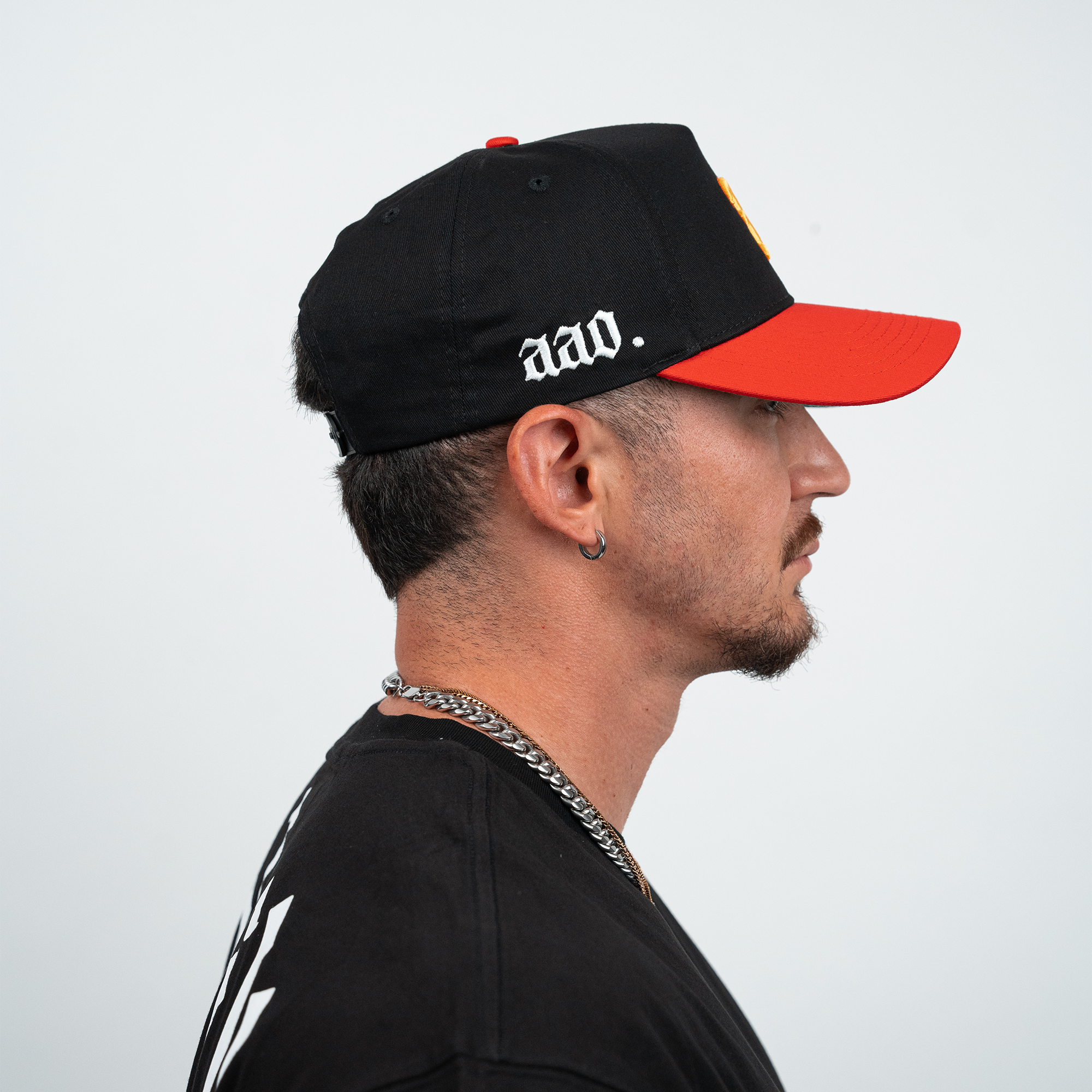 OE U Black/Red/Gold